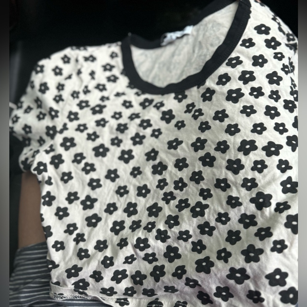 Pretty garbage Top Cropped black and white floral size small